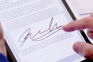 The digital transformation in the UK has led many companies to accelerate their processes by using e-signatures.