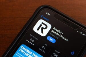 Early Revolut crowdfunders stand to turn a £2,300 investment into nearly £1m as the fintech giant’s valuation surges. A limited share sale offers a rare opportunity for small backers to cash in on Europe’s rising fintech star.