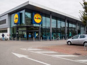 Lidl has reported its strongest UK Christmas trading period, with sales rising by 7 per cent year-on-year in the four weeks to 24 December, surpassing the £1 billion milestone for the first time.