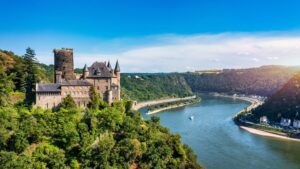Rheinisches Revier is undergoing an unprecedented transformation. The region is being redeveloped from Europe’s biggest lignite mining area into a dynamic innovation hub and a climate-neutral industrial region. It offers exceptional opportunities for investors.